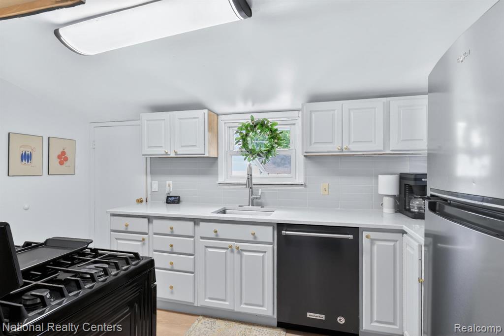 2465 Fairbury, Wixom, MI 48393 — Photo 15
