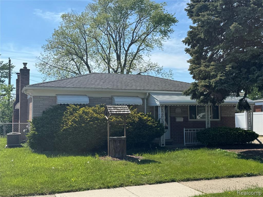31263 Hayes Road, Warren, MI 48088 — front exterior