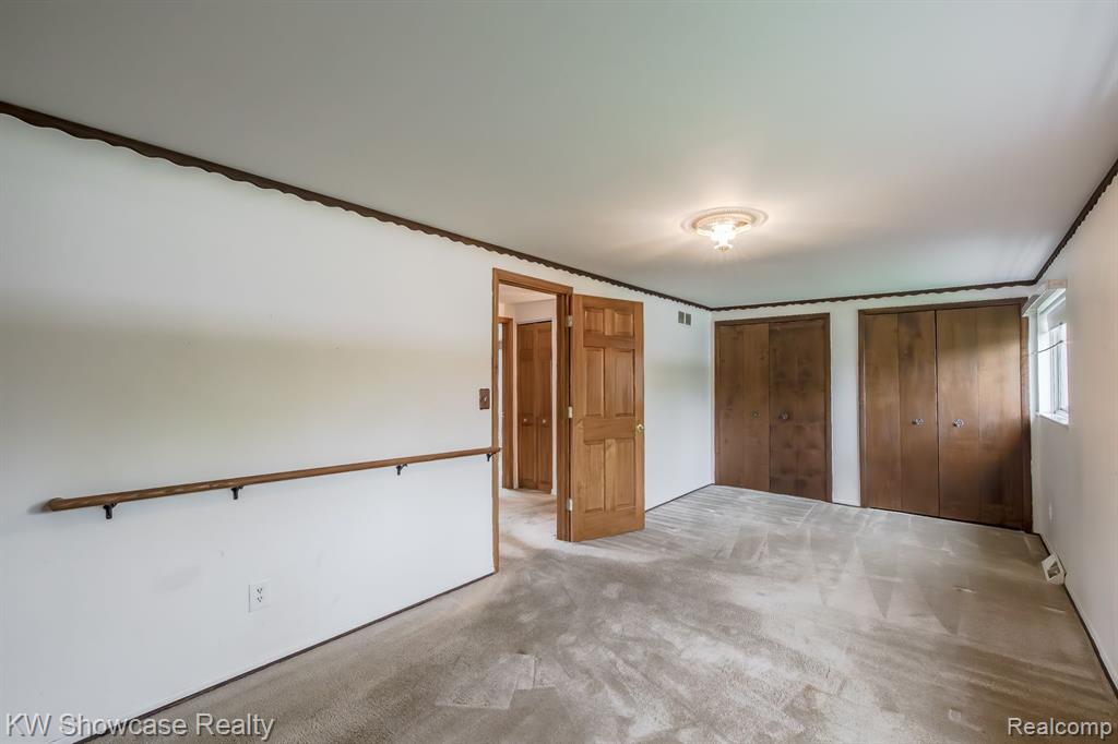 841 DRIBURG Drive, Commerce Twp, MI 48390 — Photo 16