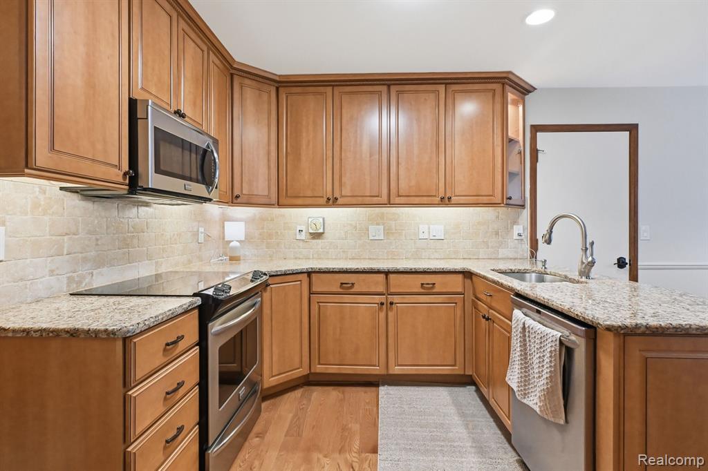 4535 4535 Golf View Dr Drive, 97, Brighton, MI 48116 — Photo 9