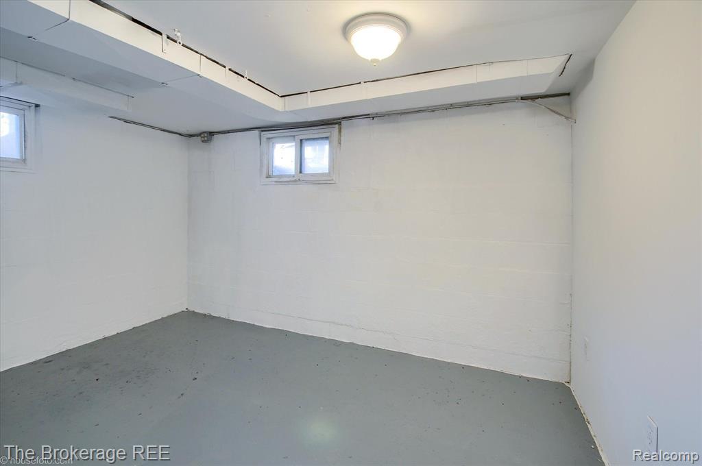 705 FRANK Street, Flint, MI 48504 — Photo 31