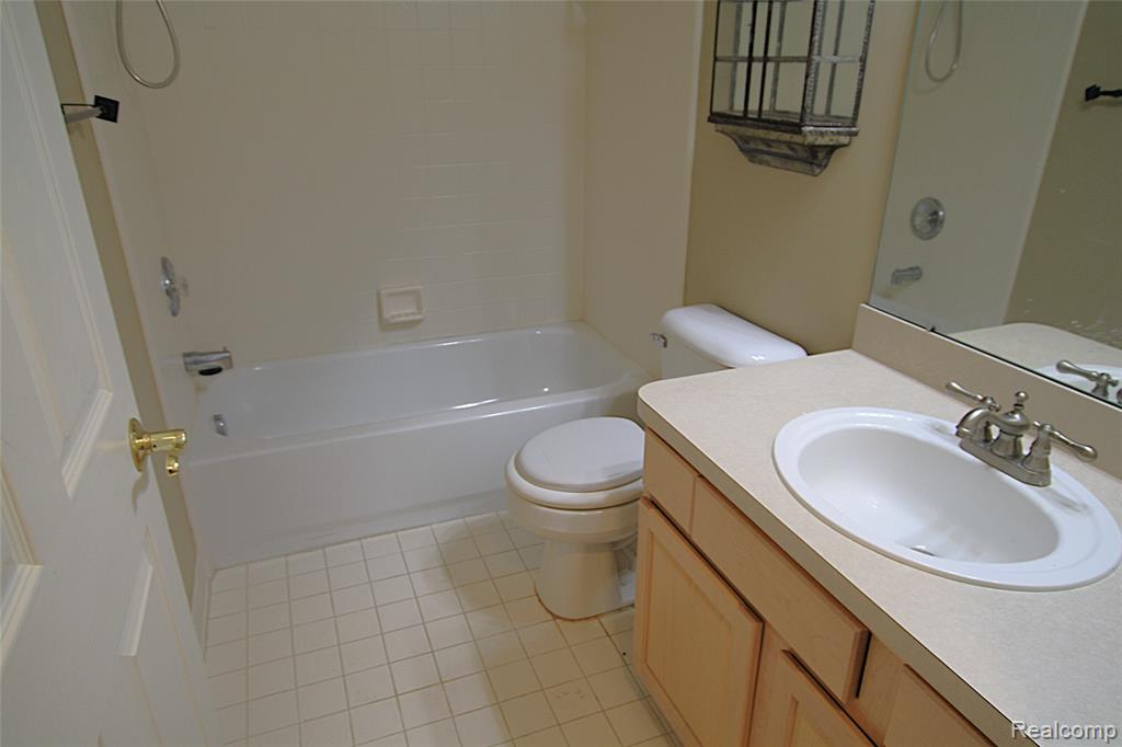 11152 Woodfield Parkway, Grand Blanc, MI 48439 — Photo 19