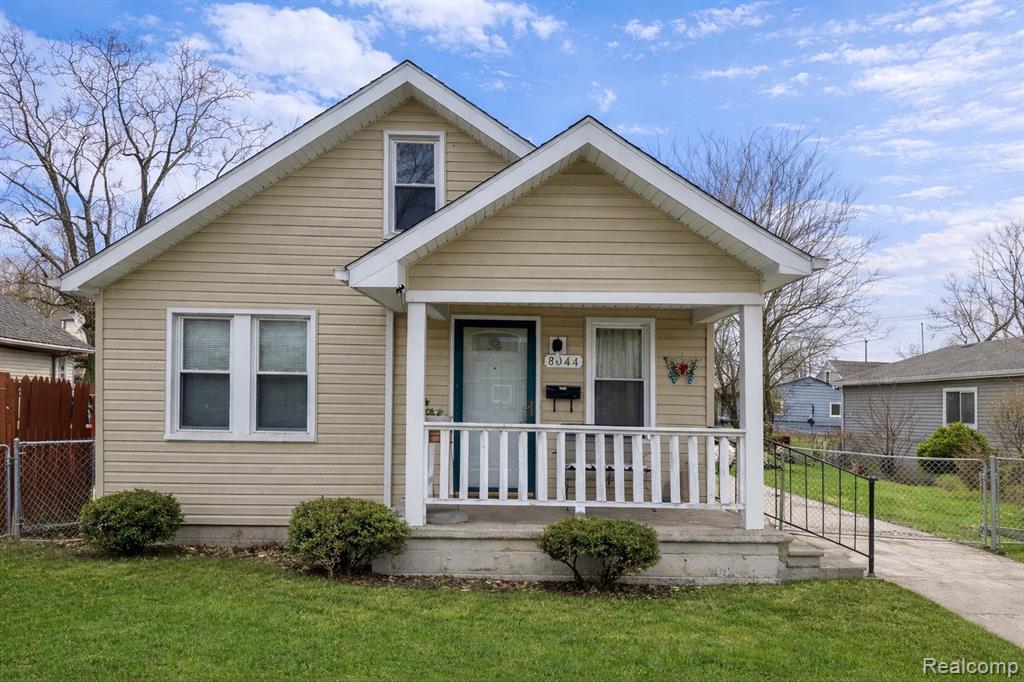 8044 Hudson Avenue, Warren, MI 48089 — front exterior