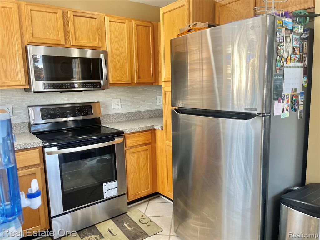 43267 Woodbridge Drive, Clinton Twp, MI 48038 — Photo 9