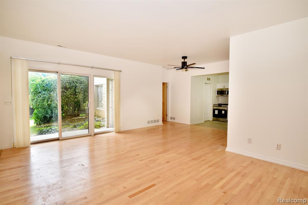 29439 LAUREL Drive, Farmington Hills, MI 48331 — Photo 7