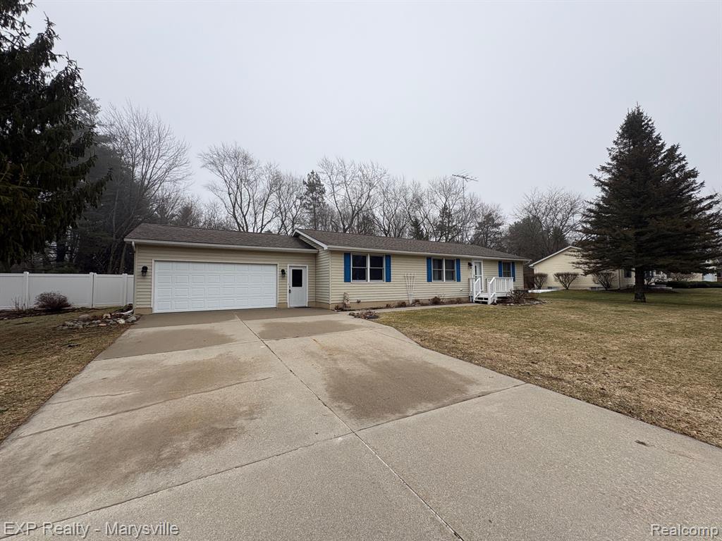 100 Hickory Lane, Yale, MI 48097 — front exterior