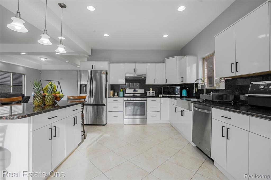 6067 N Vernon Street, Dearborn Heights, MI 48127 — Photo 13