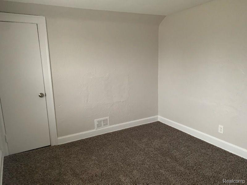 402 E MUIR Avenue, Hazel Park, MI 48030 — Photo 4