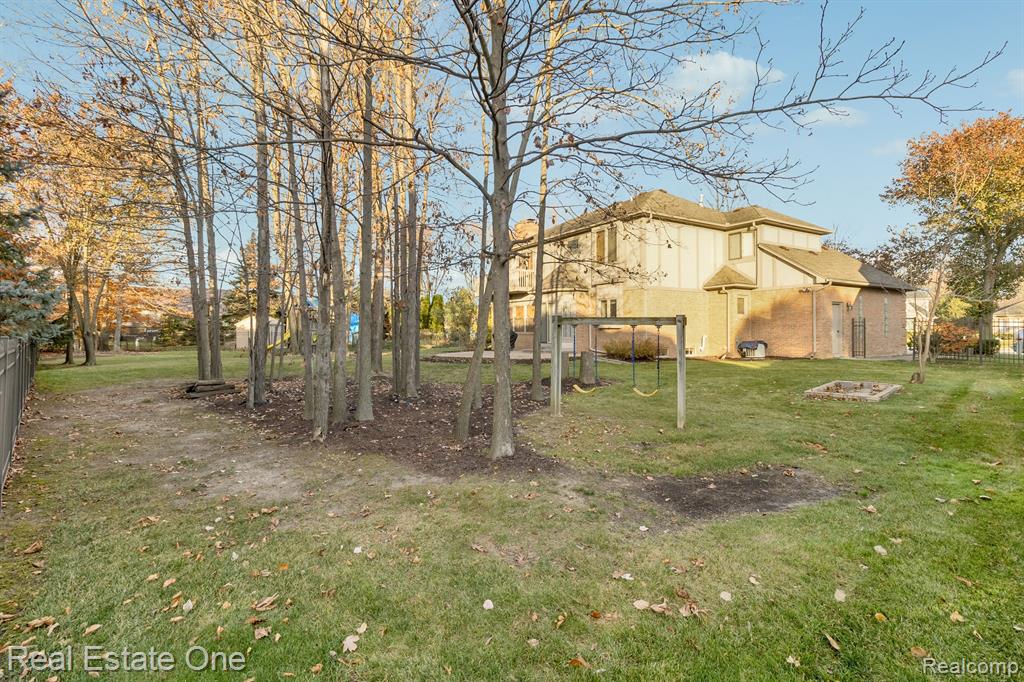 43581 NAVES Court, Clinton Twp, MI 48038 — Photo 44