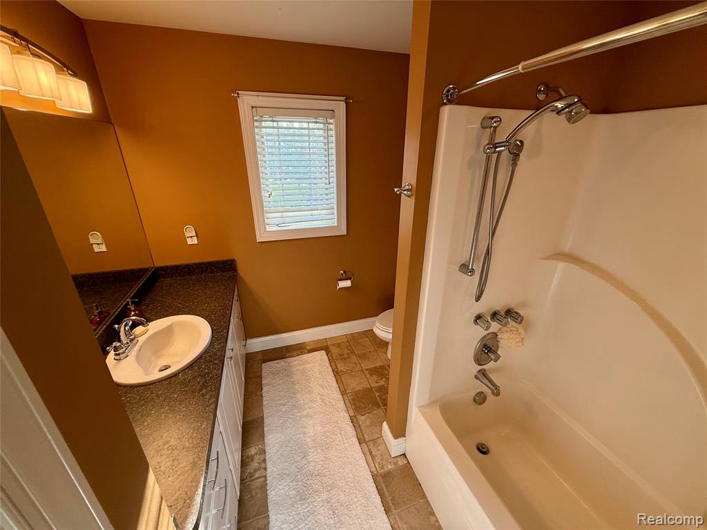 6435 Thompson Pond Drive, Whitmore Lake, MI 48189 — Photo 23