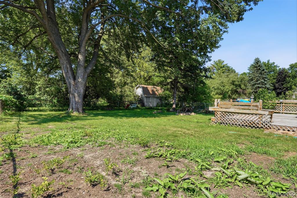 6187 E Maple Avenue, Grand Blanc, MI 48439 — Photo 33