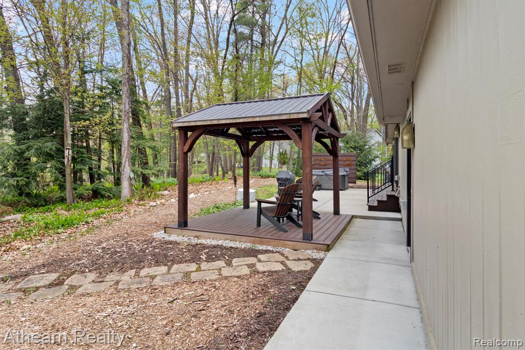 5126 Braddock Court, Brighton, MI 48114 — Photo 11