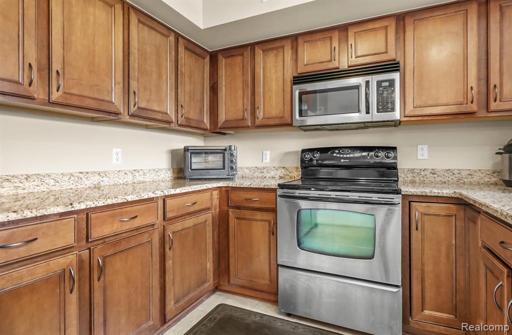 1081 Foxboro, 27, Troy, MI 48083 — Photo 7