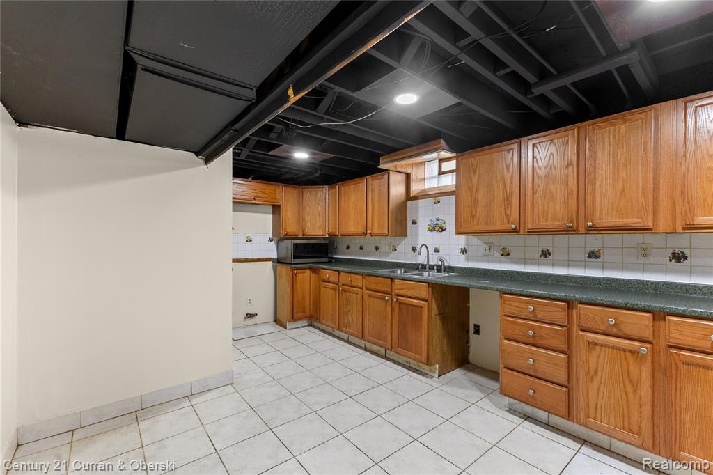 5949 Fenton Street, Dearborn Heights, MI 48127 — Photo 17