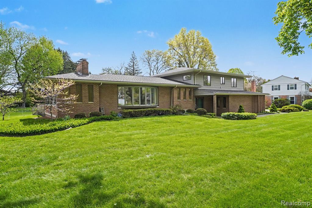 1226 Woodkrest Drive, Flint, MI 48532 — Photo 27