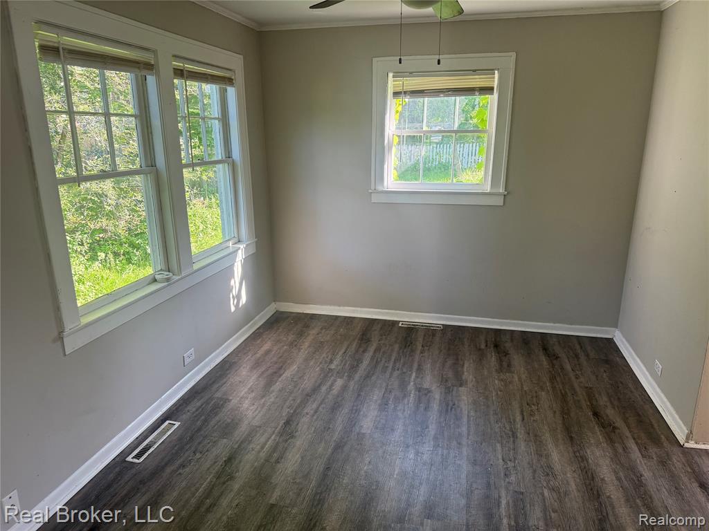 958 N Chevrolet Avenue, Flint, MI 48504 — Photo 6