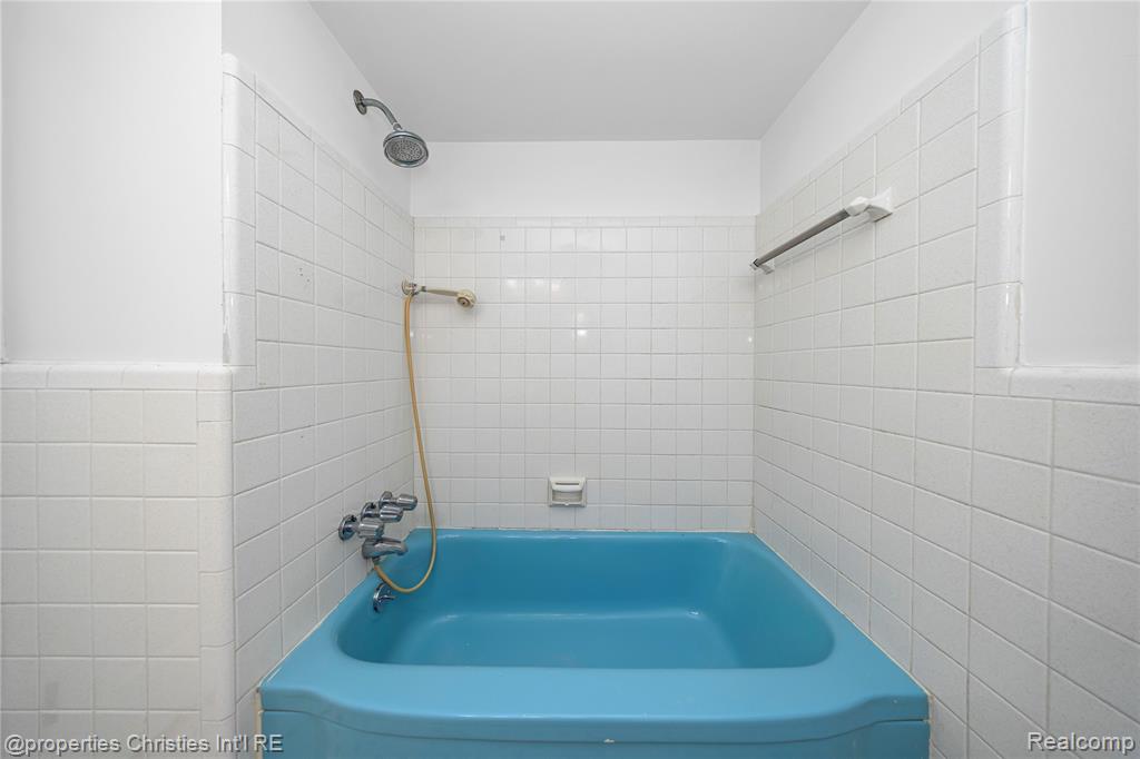 7137 Stonebrook Road, West Bloomfield, MI — Photo 24