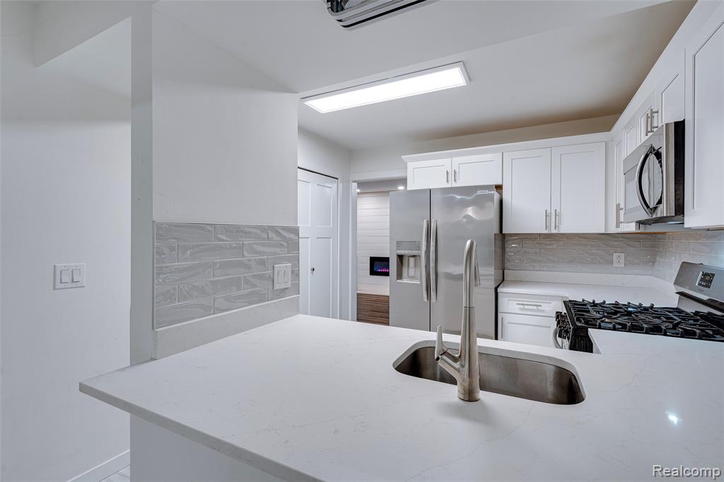 6265 Potomac Circle, West Bloomfield, MI — Photo 24