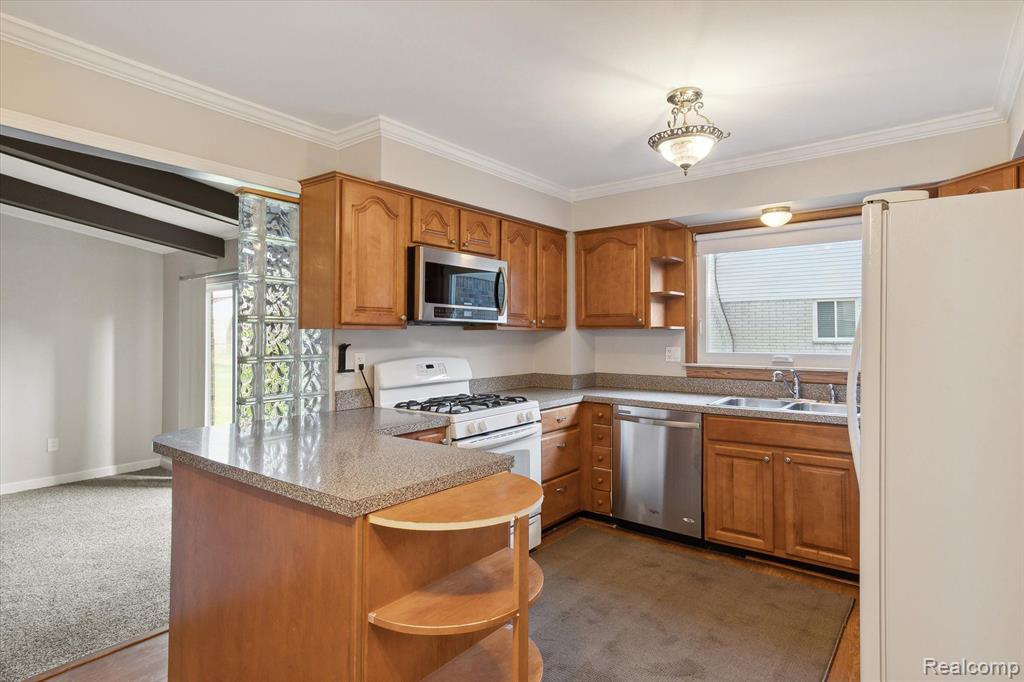 824 Kings Way, Canton, MI 48188 — Photo 14
