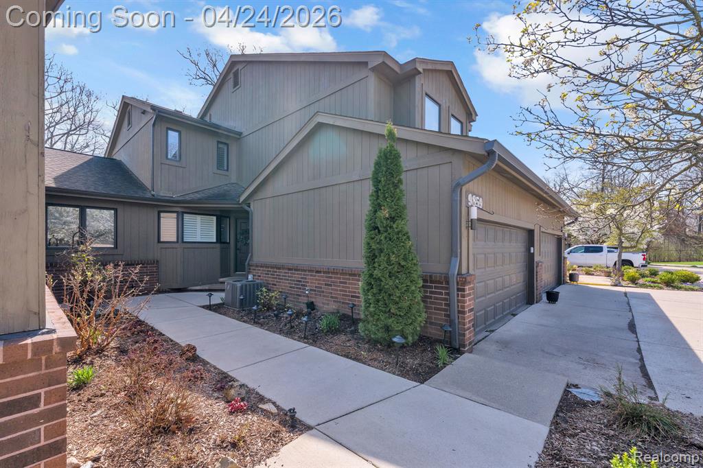 9859 Hawthorne Glen Drive, Grosse Ile, MI 48138 — Photo 2