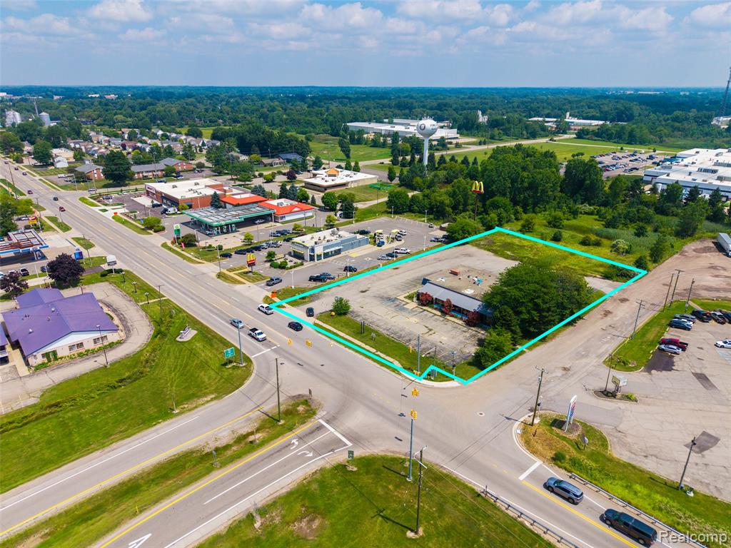 963 S Grand Avenue, Fowlerville, MI 48836