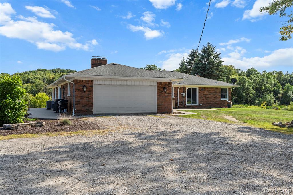2666 E Oakwood Road, Addison, MI 48370 — Photo 38