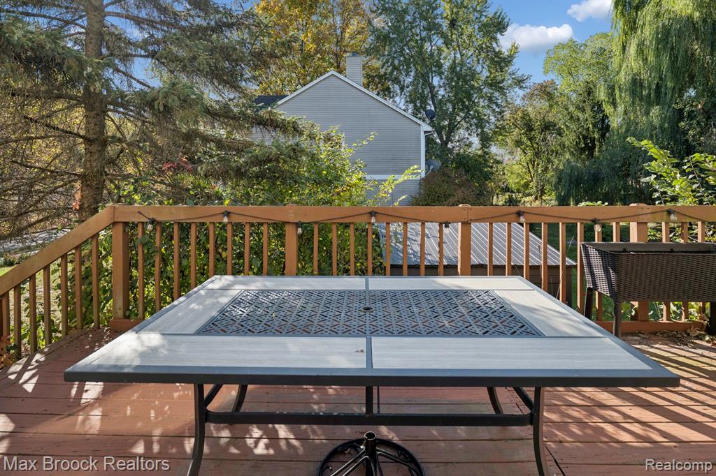 758 Huntclub Boulevard, Auburn Hills, MI 48326 — Photo 33
