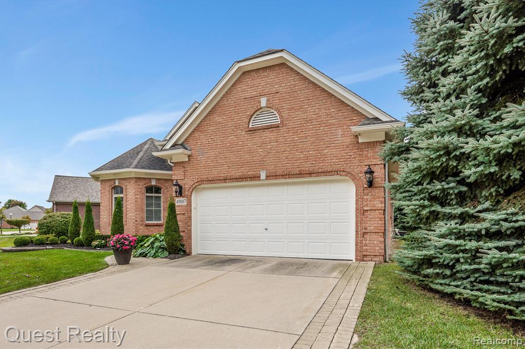 49807 Sable Creek Drive, Macomb, MI 48042 — Photo 2
