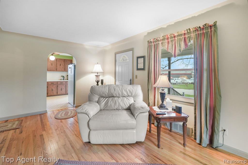 7545 CRISSMAN Street, Utica, MI 48317 — Photo 5