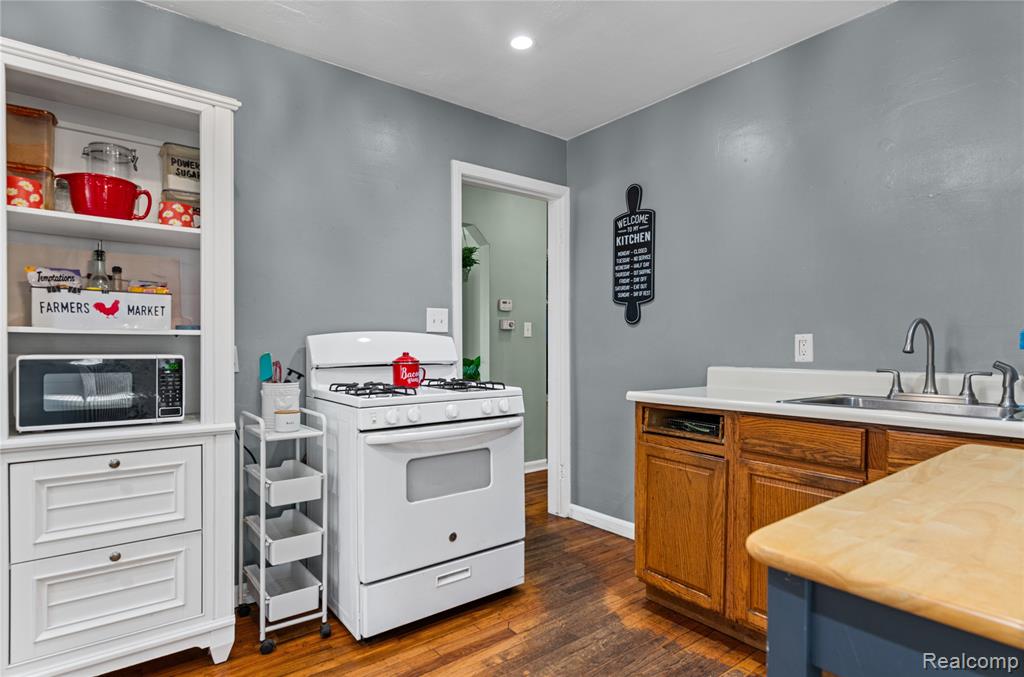 527 E Sunnybrook Drive, Royal Oak, MI 48073 — Photo 13