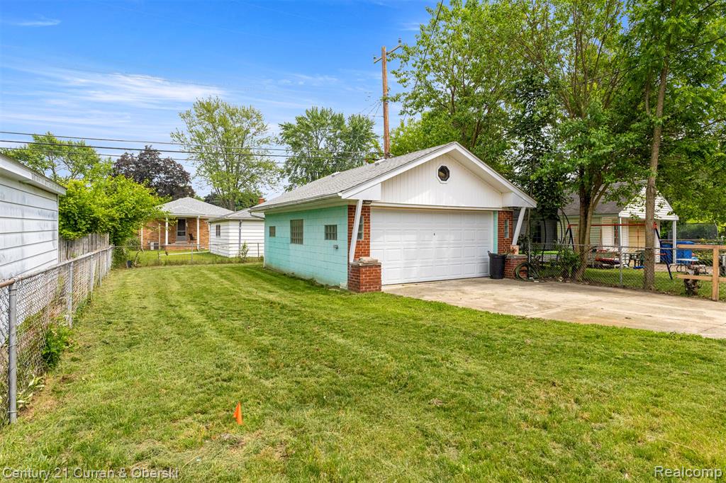8276 Riverview Street, Dearborn Heights, MI 48127 — Photo 34