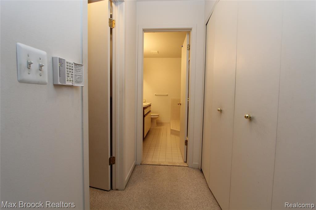 4029 Foxpointe Drive, West Bloomfield, MI 48323 — Photo 22