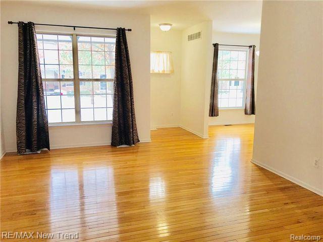 41261 N MAPLEWOOD Drive, Canton, MI 48187 — Photo 2