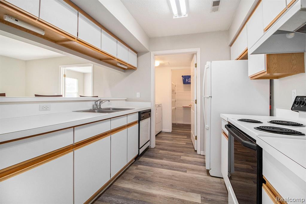 1449 HEATHERWOOD Lane, Ann Arbor, MI 48108 — Photo 10
