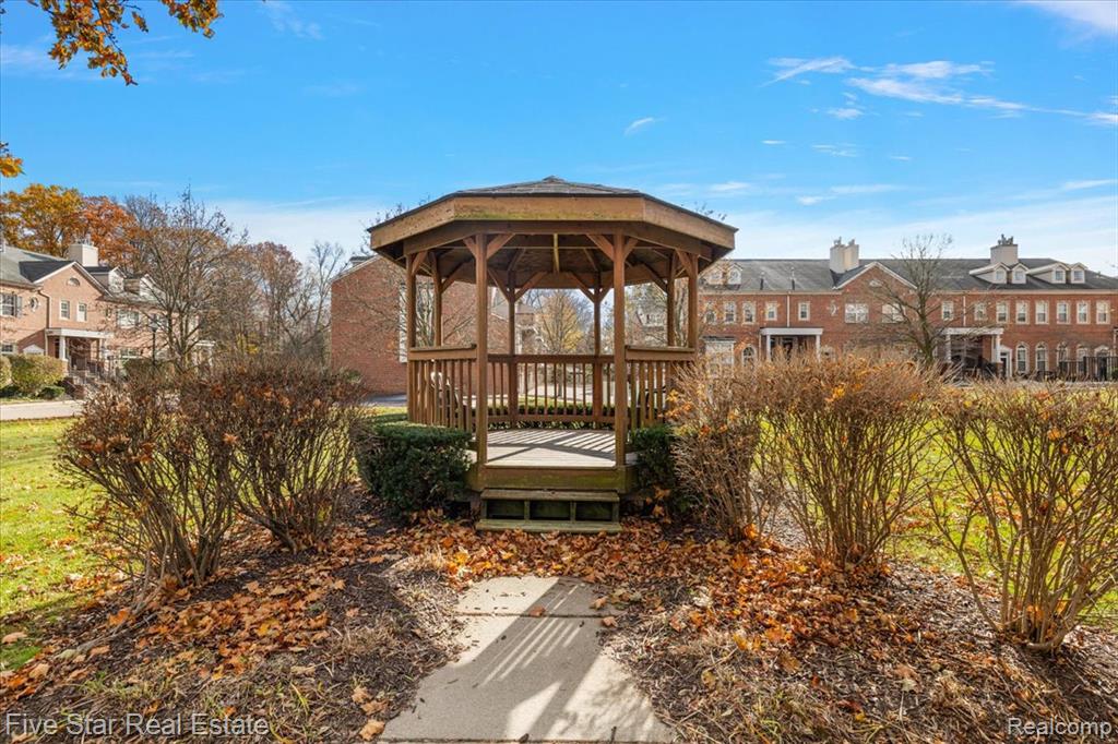 16924 Farmington Road, 93, Livonia, MI 48154 — Photo 9