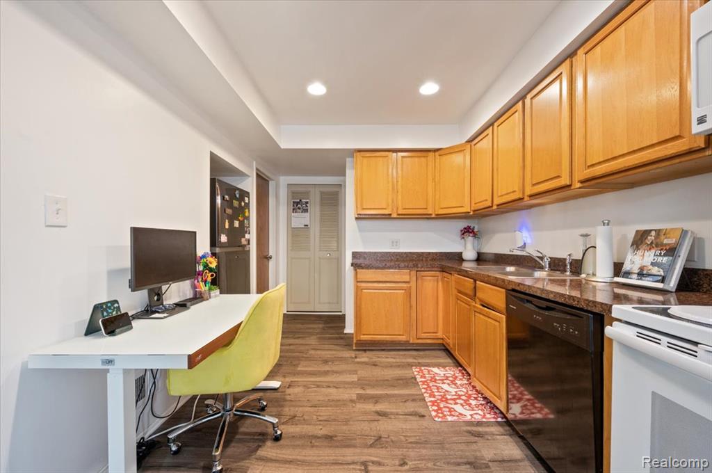 8323 Karam Boulevard, 4, Warren, MI 48093 — Photo 16