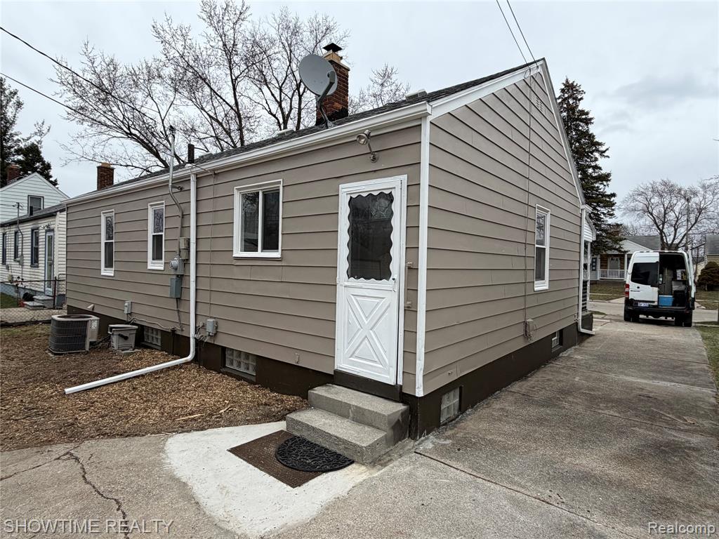 12200 Helen Street, Southgate, MI 48195 — Photo 18
