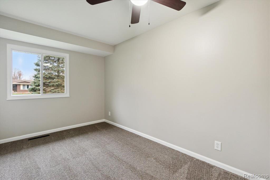 7107 FAIRGROVE Drive, Swartz Creek, MI 48473 — Photo 25