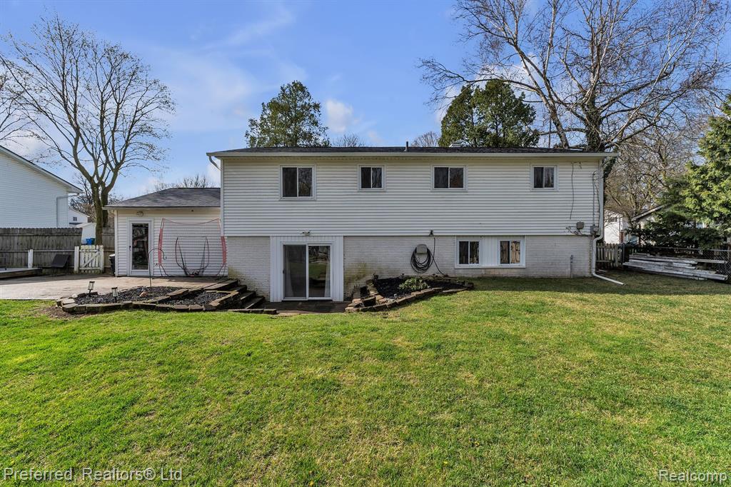 8680 WAR BONNET Drive, Commerce Twp, MI 48382 — Photo 36