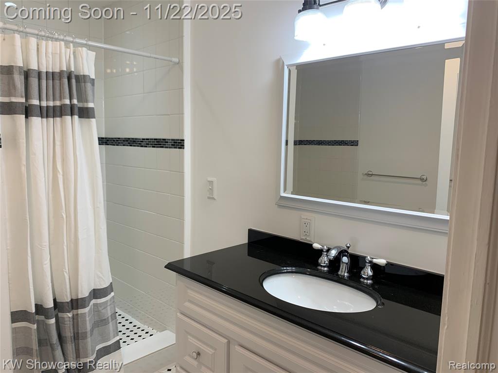 462 Algene Street, Lake Orion, MI 48362 — Photo 17