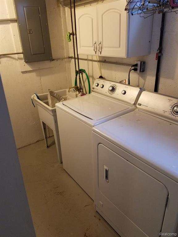 12835 W Parkway Street, Detroit, MI 48223 — Photo 16