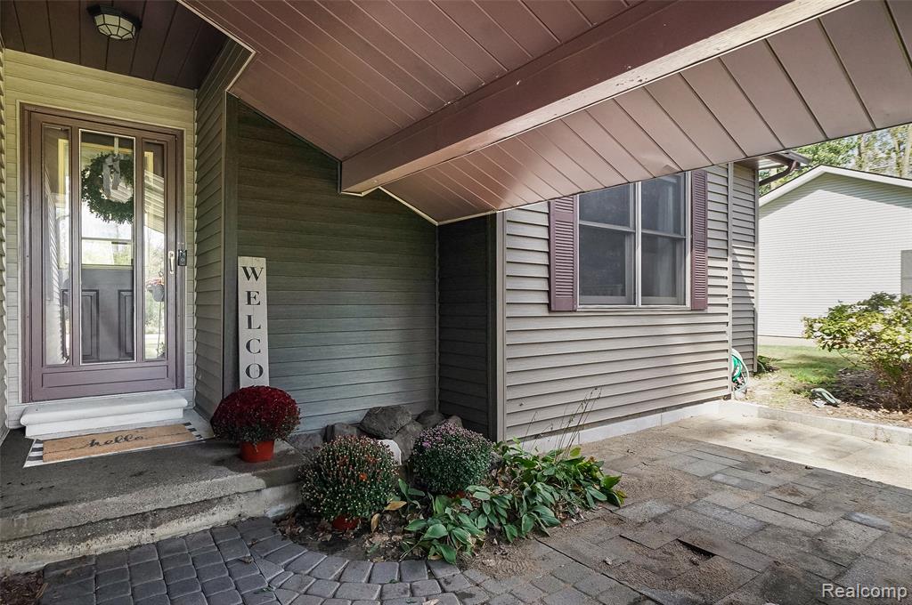8532 Pettysville Road, Pinckney, MI 48169 — Photo 2