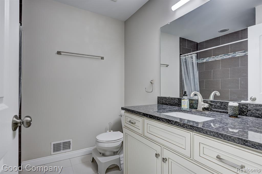 68 FAIRWOOD Street, Ferndale, MI 48220 — Photo 41