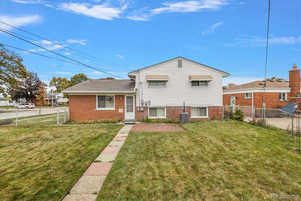 4215 Lexington Drive, Trenton, MI 48183 — Photo 31