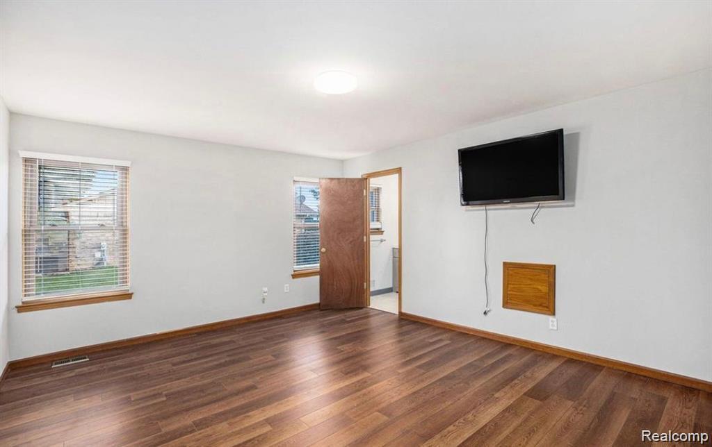 5055 Scarsdale Drive, Sterling Heights, MI 48310 — Photo 5