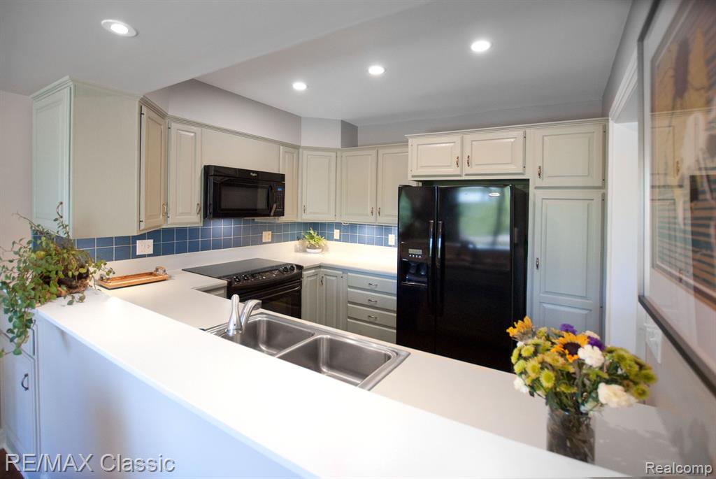 218 Whitlock Street, 10, Saline, MI 48176 — Photo 13