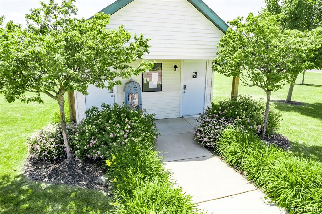 3560 Amber Oaks Drive, Howell, MI 48855 — Photo 25