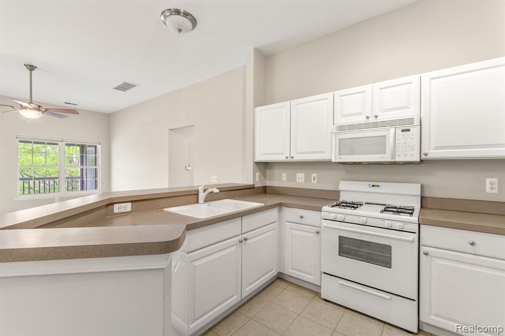 2781 Knightsbridge Circle, 72, Ann Arbor, MI 48105 — Photo 2