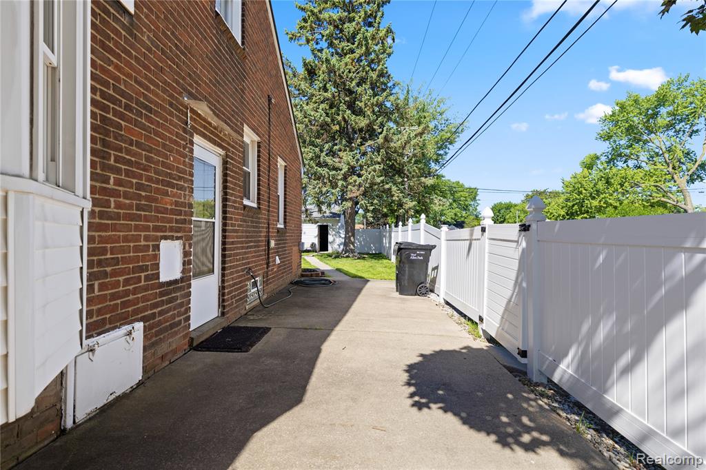 7604 Robinson Avenue, Allen Park, MI 48101 — Photo 5
