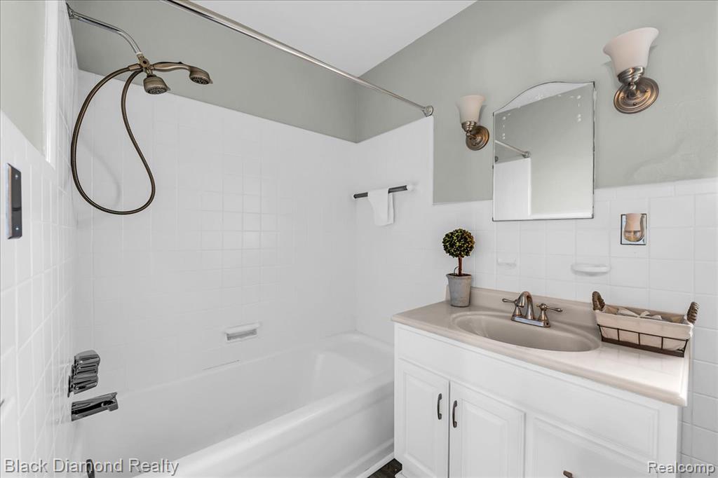 5500 Harvard Road, Detroit, MI 48224 — Photo 36